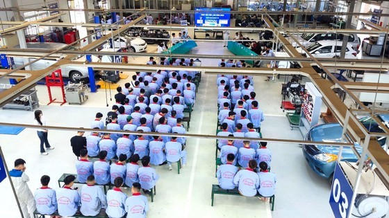 Hanoi Electromechanical College’s 1000-square-meter third automotive technology practice workshop in Vinh Yen City (Vinh Phuc Province). (Photo: SGGP) Hanoi Electromechanical College’s 1000-square-meter third automotive technology practice workshop in Vinh Yen City (Vinh Phuc Province). (Photo: SGGP)