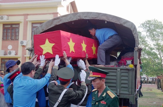 Remains of Vietnamese volunteer soldiers brought home from Laos. (Photo: SGGP)
