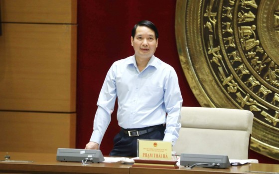 Deputy Chairman of the National Assembly Office Pham Thai Ha speaks at the meeting. (Photo: SGGP)