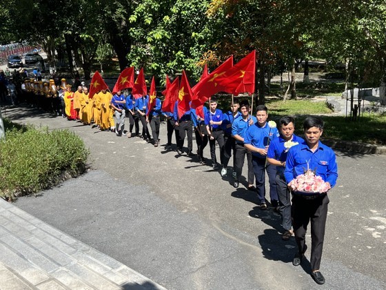 The death anniversary of Dong Loc T-junction ten female volunteers was held in Ha Tinh Province. (Photo: SGGP)