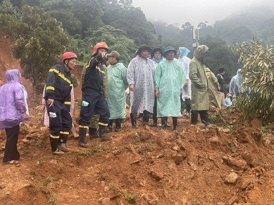 Search and rescue workers are searching for missing victims. (Photo: SGGP) Search and rescue workers are searching for missing victims. (Photo: SGGP)