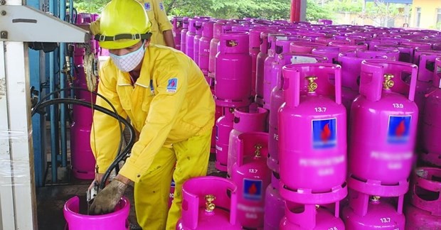 Since the beginning of this year, domestic gas prices have decreased five times in January, March, April, June, and July and gone up three times in February, May, and August. (Photo: vietnamnet.vn) Since the beginning of this year, domestic gas prices have decreased five times in January, March, April, June, and July and gone up three times in February, May, and August. (Photo: vietnamnet.vn)