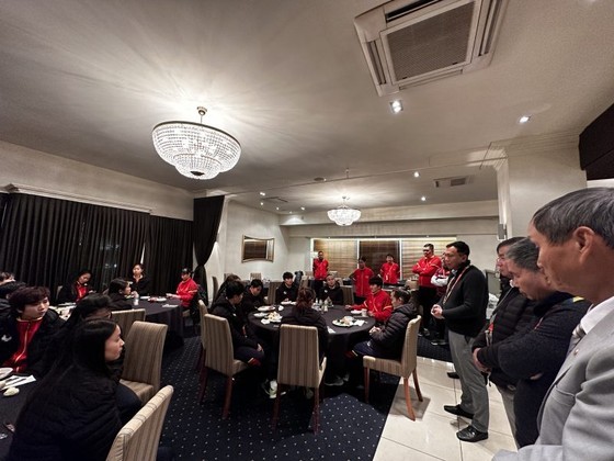 Chairman of the Vietnam Football Federation (VFF) Tran Quoc Tuan encourages the Vietnamese women’s team. (Photo: SGGP) Chairman of the Vietnam Football Federation (VFF) Tran Quoc Tuan encourages the Vietnamese women’s team. (Photo: SGGP)