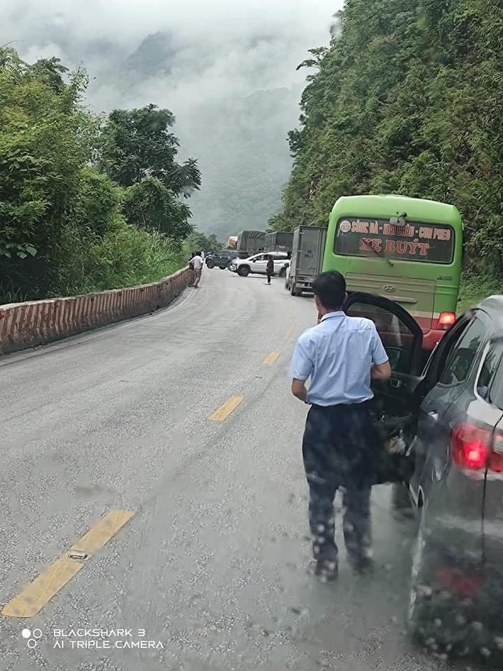 The incident disrupts traffic on the National Highway 6 The incident disrupts traffic on the National Highway 6