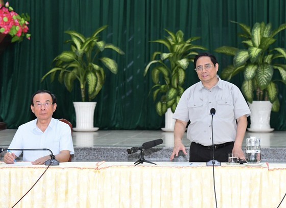 Prime Minister Pham Minh Chinh (R) speaks at a working session with HCMC's leaders on July 18. (Photo: SGGP) Prime Minister Pham Minh Chinh (R) speaks at a working session with HCMC's leaders on July 18. (Photo: SGGP)