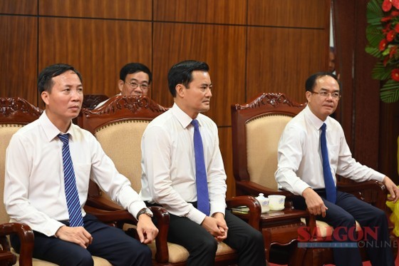 Leaders of the Party, State and HCMC attend the visit. (Photo: SGGP) Leaders of the Party, State and HCMC attend the visit. (Photo: SGGP)