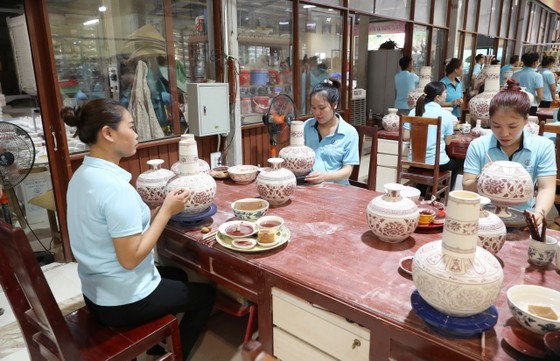 A working place of Chu Dau Ceramic JSC (Photo: SGGP)