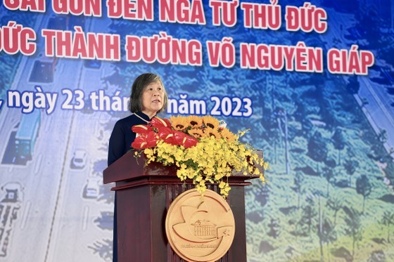 Mrs. Vo Hanh Phuc, daughter of General Vo Nguyen Giap, speaks at the event. (Photo: SGGP) Mrs. Vo Hanh Phuc, daughter of General Vo Nguyen Giap, speaks at the event. (Photo: SGGP)