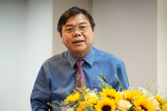 Editor-in-chief of the Sai Gon Giai Phong Newspaper Tang Huu Phong speaks at the conference. (Photo: SGGP)