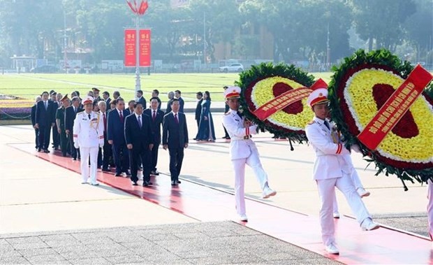 Leaders and former leaders of the Party, State, Government, National Assembly and Vietnam Fatherland Front pay tribute to President Ho Chi Minh at his mausoleum (Photo: VNA) Leaders and former leaders of the Party, State, Government, National Assembly and Vietnam Fatherland Front pay tribute to President Ho Chi Minh at his mausoleum (Photo: VNA)