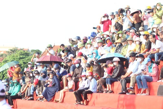 The event attracts thousands of local people. (Photo: SGGP)