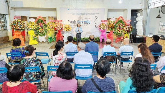 Visitors attend the exhibition displaying 93 ink-wash paintings in HCMC. (Photo: SGGP) Visitors attend the exhibition displaying 93 ink-wash paintings in HCMC. (Photo: SGGP)