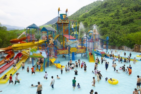 Nui Than Tai Hot Springs Park Tourist Area attracts many tourists. (Photo: SGGP) Nui Than Tai Hot Springs Park Tourist Area attracts many tourists. (Photo: SGGP)