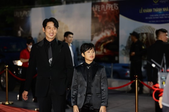 Actor Tuan Tran (L)