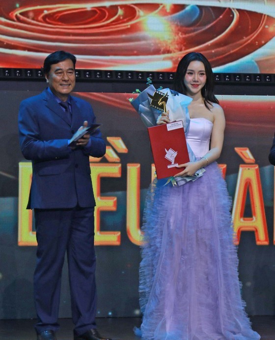Nguyen Thi Quynh (Quynh Kool) wis the “Best Actress” award in the category of TV series. (Photo: SGGP)