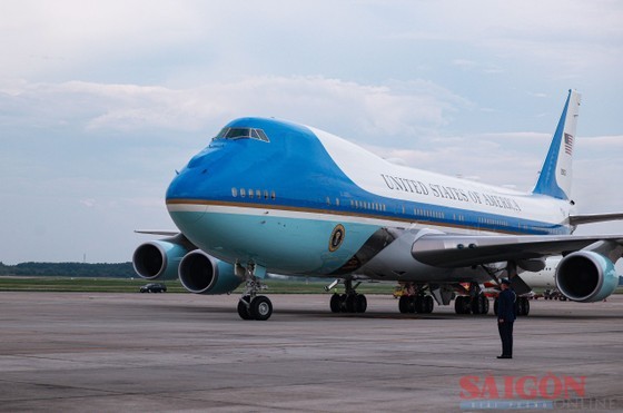 Air Force One aircraft carrying the President of the United States arrives in Noi Bai International Airport on September 10. (Photo: SGGP)