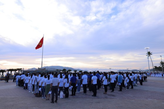 The flag hoisting ceremony in Mui Doi
