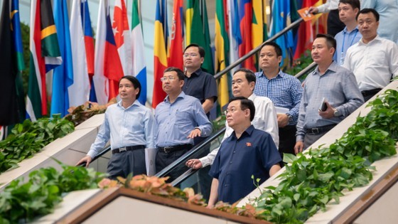 NA Chairman Vuong Dinh Hue at the rehearsal for the 9th Global Conference for Young Parliamentarians on September 14 (Photo: SGGP) NA Chairman Vuong Dinh Hue at the rehearsal for the 9th Global Conference for Young Parliamentarians on September 14 (Photo: SGGP)