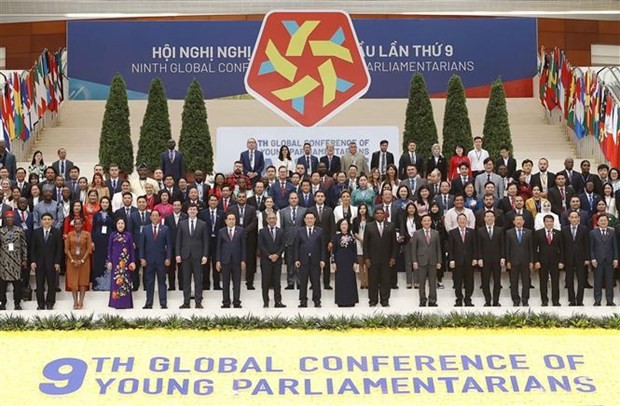 Delegates pose for a group photo at the opening ceremony of the ninth Global Conference of Young Parliamentarians in Hanoi on September 15. (Photo: VNA) Delegates pose for a group photo at the opening ceremony of the ninth Global Conference of Young Parliamentarians in Hanoi on September 15. (Photo: VNA)