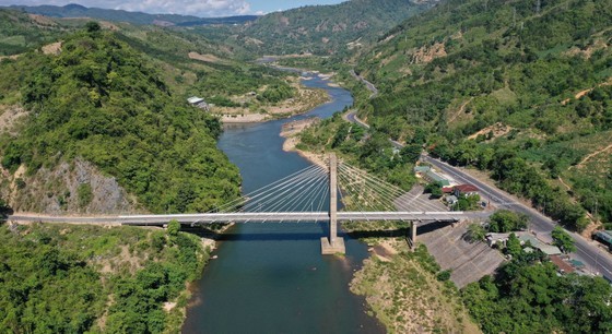 Dakrong Bridge (Photo: SGGP) Dakrong Bridge (Photo: SGGP)