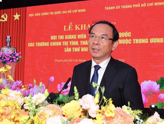 Secretary of the HCMC Party Committee Nguyen Van Nen speaks at the event. (Photo: SGGP) Secretary of the HCMC Party Committee Nguyen Van Nen speaks at the event. (Photo: SGGP)