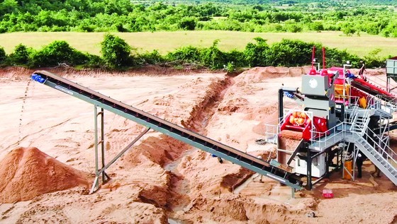 A construction project in the Mekong Delta utilizing crushed sand from rocks (Photo: SGGP)