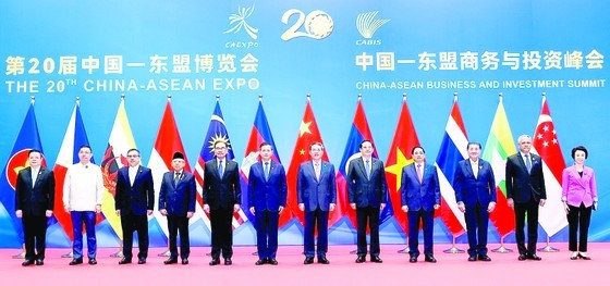 Prime Minister Pham Minh Chinh, together with leaders and officials of China and ASEAN countries, attended the opening ceremony of the 20th China-ASEAN Expo (CAEXPO) and China-ASEAN Business and Investment Summit (CABIS) in Nanning City, China's Guangxi province, on September 17 morning. (Photo: VNA) Prime Minister Pham Minh Chinh, together with leaders and officials of China and ASEAN countries, attended the opening ceremony of the 20th China-ASEAN Expo (CAEXPO) and China-ASEAN Business and Investment Summit (CABIS) in Nanning City, China's Guangxi province, on September 17 morning. (Photo: VNA)