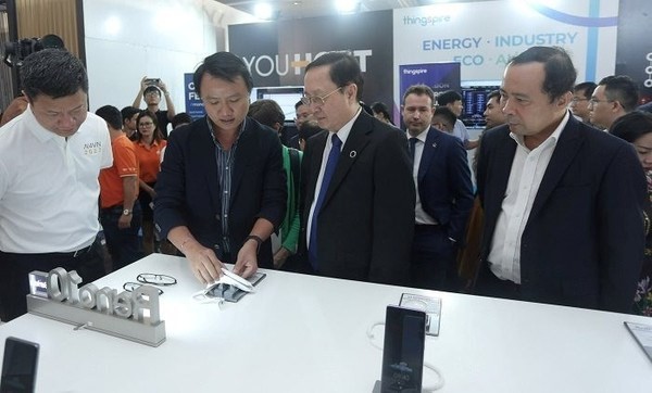 MoST leaders visit the showcase area (Photo: VNA) MoST leaders visit the showcase area (Photo: VNA)