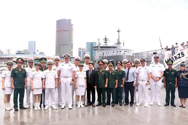 Vietnamese and New Zealand officers at the welcome ceremony in HCM City on September 24 (Photo: VNA) Vietnamese and New Zealand officers at the welcome ceremony in HCM City on September 24 (Photo: VNA)
