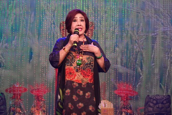 People&apos;s Artist Le Thuy performs in a ceremony marking the Stage Traditional Day at Tran Huu Trang Cai Luong Theater. (Photo: SGGP)