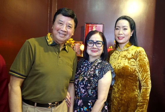 Famous comedian, Meritorious Artist Bao Quoc (L) and Meritorious Artist Trinh Kim Chi (R) attend the celebration in HCMC. (Photo: SGGP)