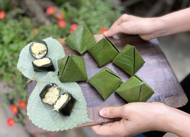 Binh Dinh is famous for banh it la gai, sticky rice cakes with coconut and green bean stuffing wrapped in a banana leaf. (Photo: thanhnien.vn)