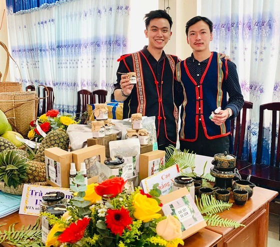 An Toan medicine cooperative provided 9 OCOP products and created jobs for 20 households of the Bana ethnic people. An Toan medicine cooperative provided 9 OCOP products and created jobs for 20 households of the Bana ethnic people.