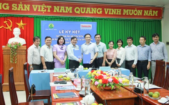The Sai Gon Giai Phong (SGGP) Newspaper and the People’s Committee of the Mekong Delta province of Soc Trang sign a cooperation agreement to carry out a program on information and propaganda in the 2023-2025 period. The Sai Gon Giai Phong (SGGP) Newspaper and the People’s Committee of the Mekong Delta province of Soc Trang sign a cooperation agreement to carry out a program on information and propaganda in the 2023-2025 period.