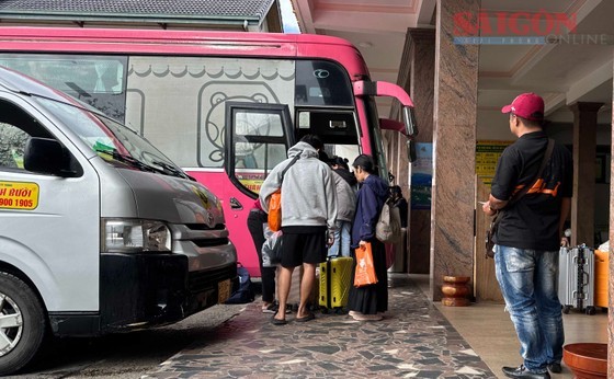 At the bus stop of Thanh Buoi Company located on Lu Gia Street in Ward 9 of Da Lat City At the bus stop of Thanh Buoi Company located on Lu Gia Street in Ward 9 of Da Lat City