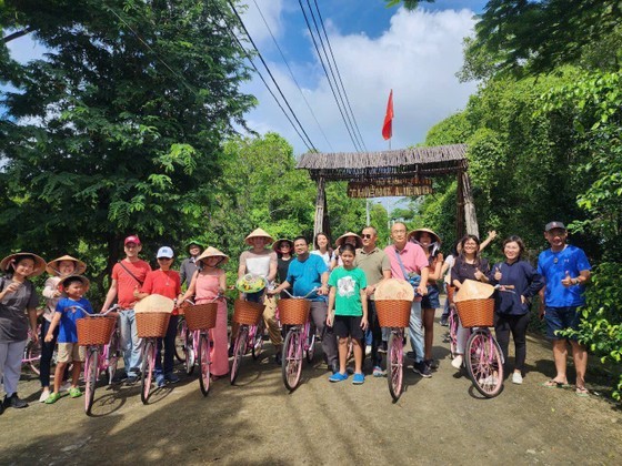 Tourists visit Thieng Lieng island commune in Can Gio District, HCMC. (Photo: SGGP) Tourists visit Thieng Lieng island commune in Can Gio District, HCMC. (Photo: SGGP)