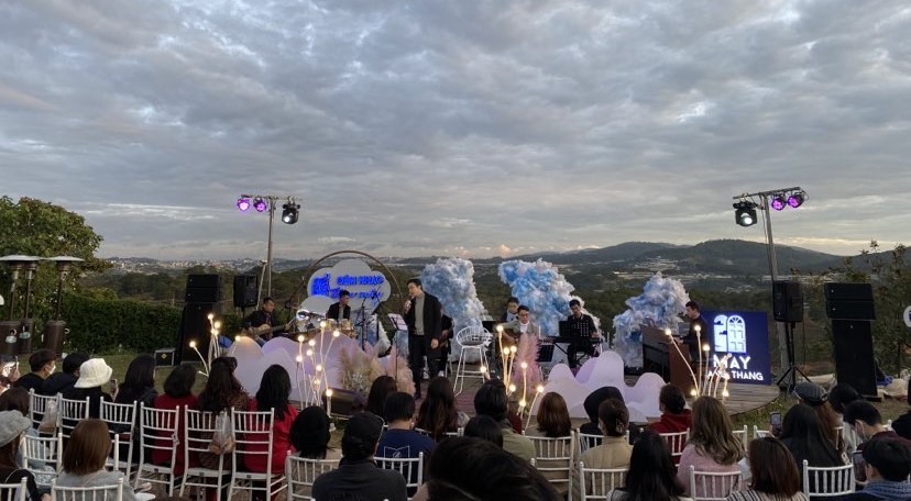 An outdoor music performance in Da Lat City (Photo: SGGP)