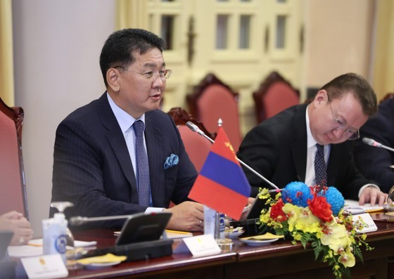 Mongolian President Ukhnaagiin Khurelsukh speaks at the meeting. (Photo: SGGP)