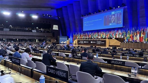 At the 42nd session of the UNESCO’s General Conference (Photo: VNA) At the 42nd session of the UNESCO’s General Conference (Photo: VNA)
