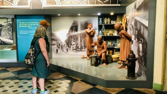 Tourists visit HCMC Museum on November 10. (Photo: SGGP)