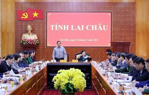 Prime Minister Pham Minh Chinh works with leaders of Lai Chau on November 19 (Photo: VNA)