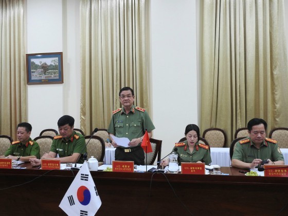 Major General Le Hong Nam, Director of the HCMC Public Security Department speaks at the meeting. (Photo: SGGP) Major General Le Hong Nam, Director of the HCMC Public Security Department speaks at the meeting. (Photo: SGGP)
