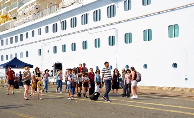 Foreign tourists visit Vietnam (Photo: VNA) Foreign tourists visit Vietnam (Photo: VNA)