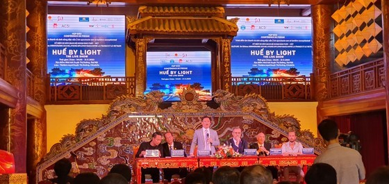 Vice Chairman of Thua Thien-Hue Provincial People&apos;s Committee Nguyen Thanh Binh (standing) speaks at the press conference on “Hue by light – The live show” (Photo: SGGP)
