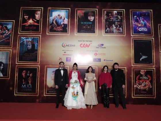 Crew members of the film, “Me oi, Buom day!” (Mom, I’m here!) (Photo: SGGP) Crew members of the film, “Me oi, Buom day!” (Mom, I’m here!) (Photo: SGGP)