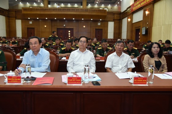 Secretary of the HCMC Party Committee Nguyen Van Nen (L) attends the conference. (Photo: SGGP) Secretary of the HCMC Party Committee Nguyen Van Nen (L) attends the conference. (Photo: SGGP)
