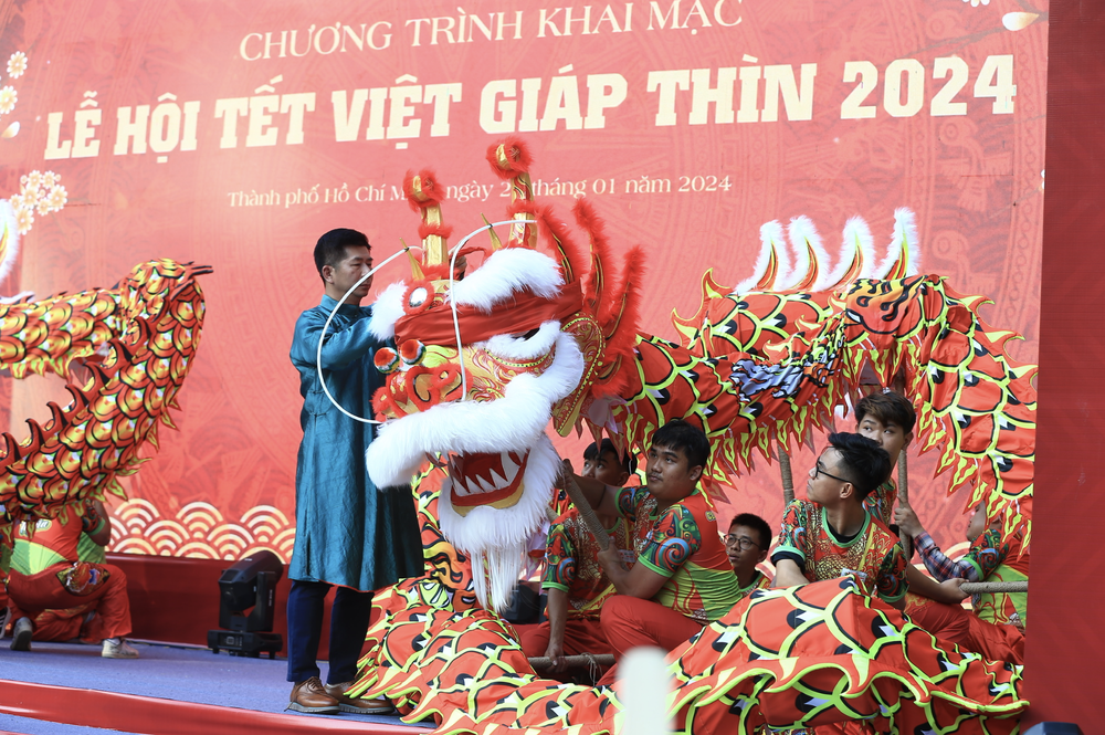 Director of the HCMC Youth's Cultural House Nguyen Hong Phuc speaks at the opening ceremony. (Photo: SGGP) 2-9819.png