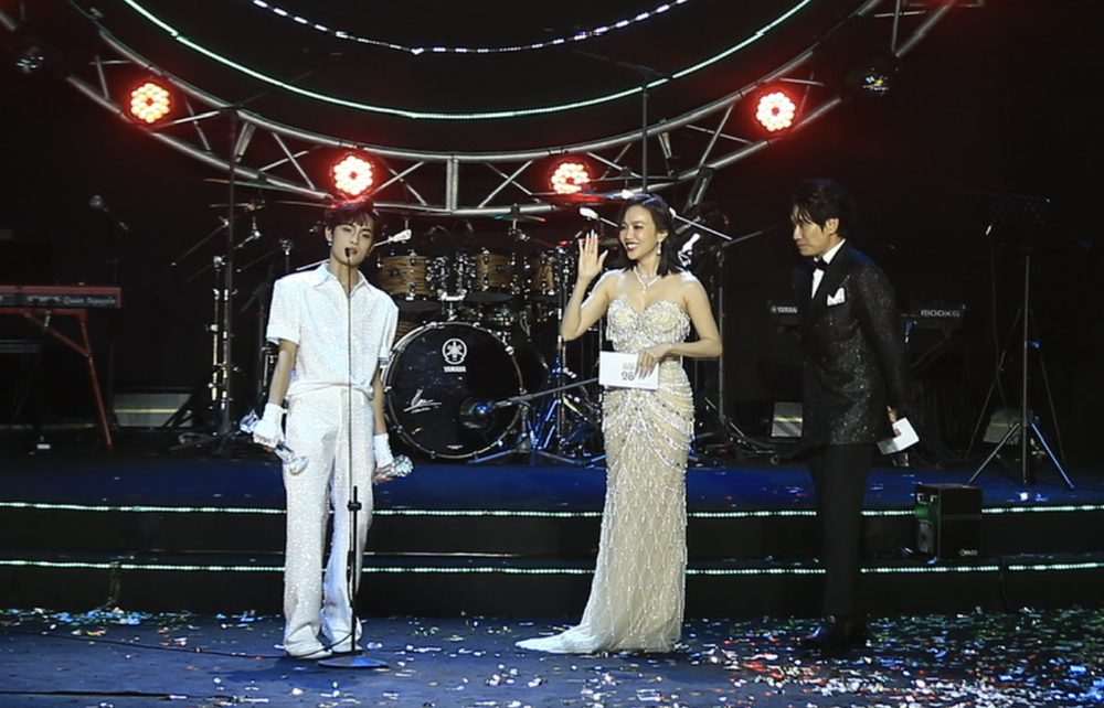 Breakthrough Artist of the Year: Wren Evans (L) anh-chup-man-hinh-2024-01-25-luc-070929-4975png-4174.png