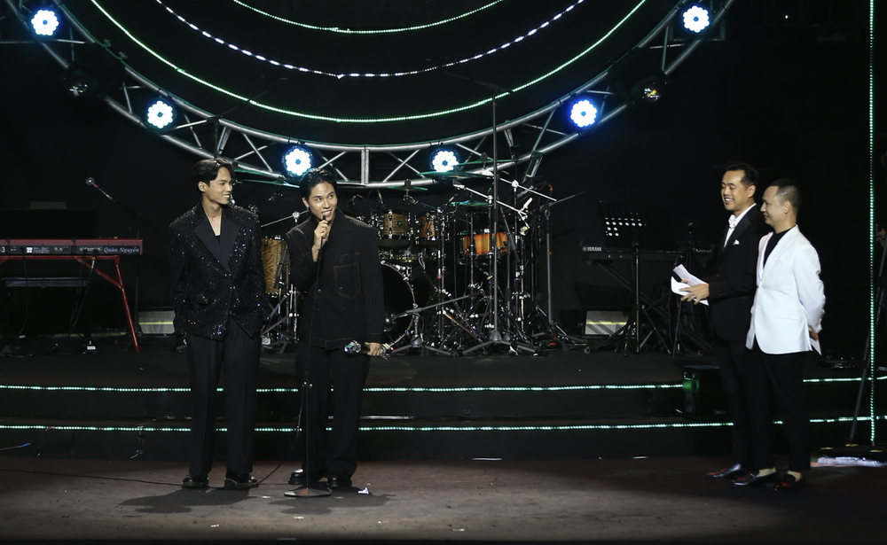 The “Most Effective Sound-Mixing Musician” award went to producers 2pillz and NewL for the song Mua Thang Sau (Raining in June). anh-chup-man-hinh-2024-01-25-luc-071124-526png-9935.png
