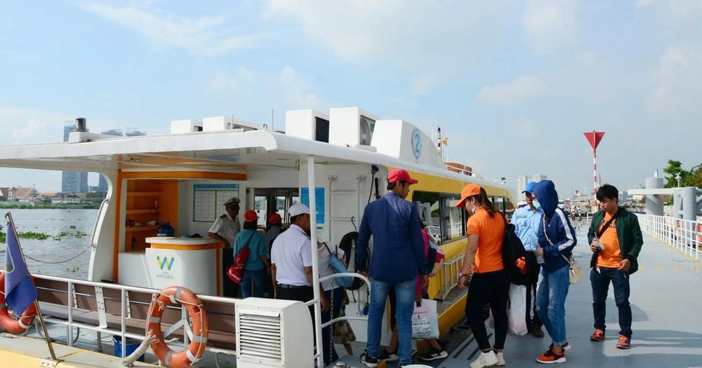 Tourists feel pressured to take trips visiting destinations across the country when prices of tours and tourism services rise sharply. (Photo: SGGP) sggpdulich-ytqkjpg-6116jpg-4678.jpg